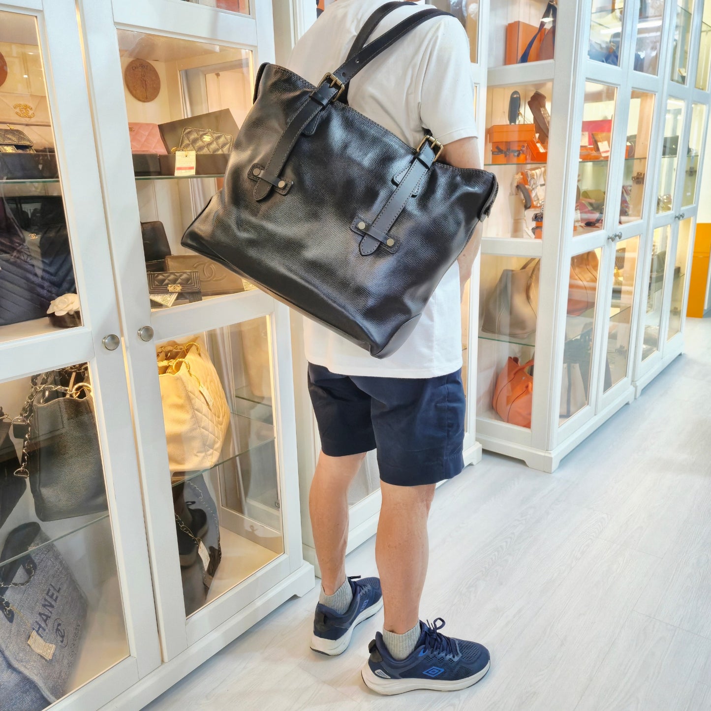 Louis Vuitton Kiowa Utah Leather Ghw (Coffee Brown)