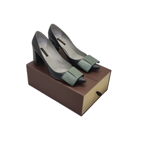 Louis Vuitton Embossed Leather Beauty Bow Pointed Toe Pumps (Grey/Green)