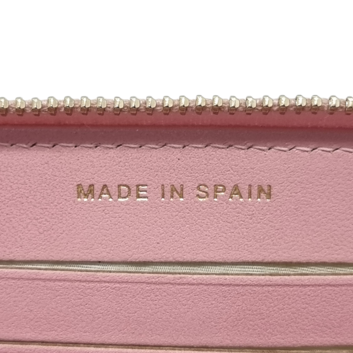 Chanel Zippy Wallet Iridescent Caviar Ghw (Pink)