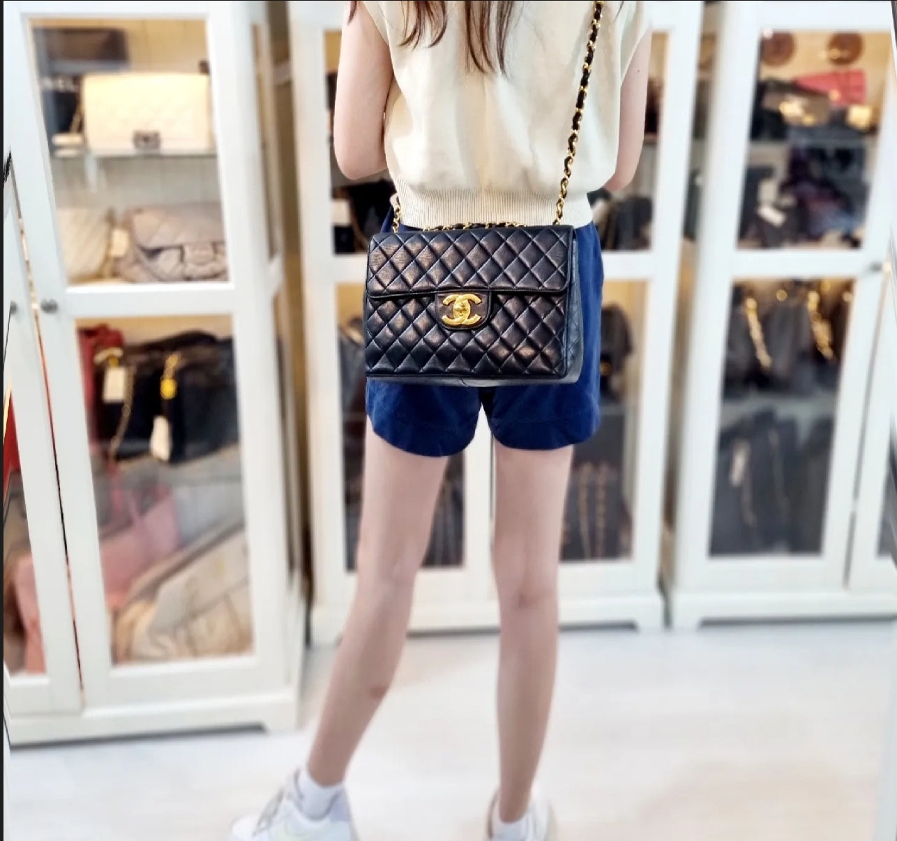 Chanel Vintage Jumbo Flap Lambskin Ghw (Black)