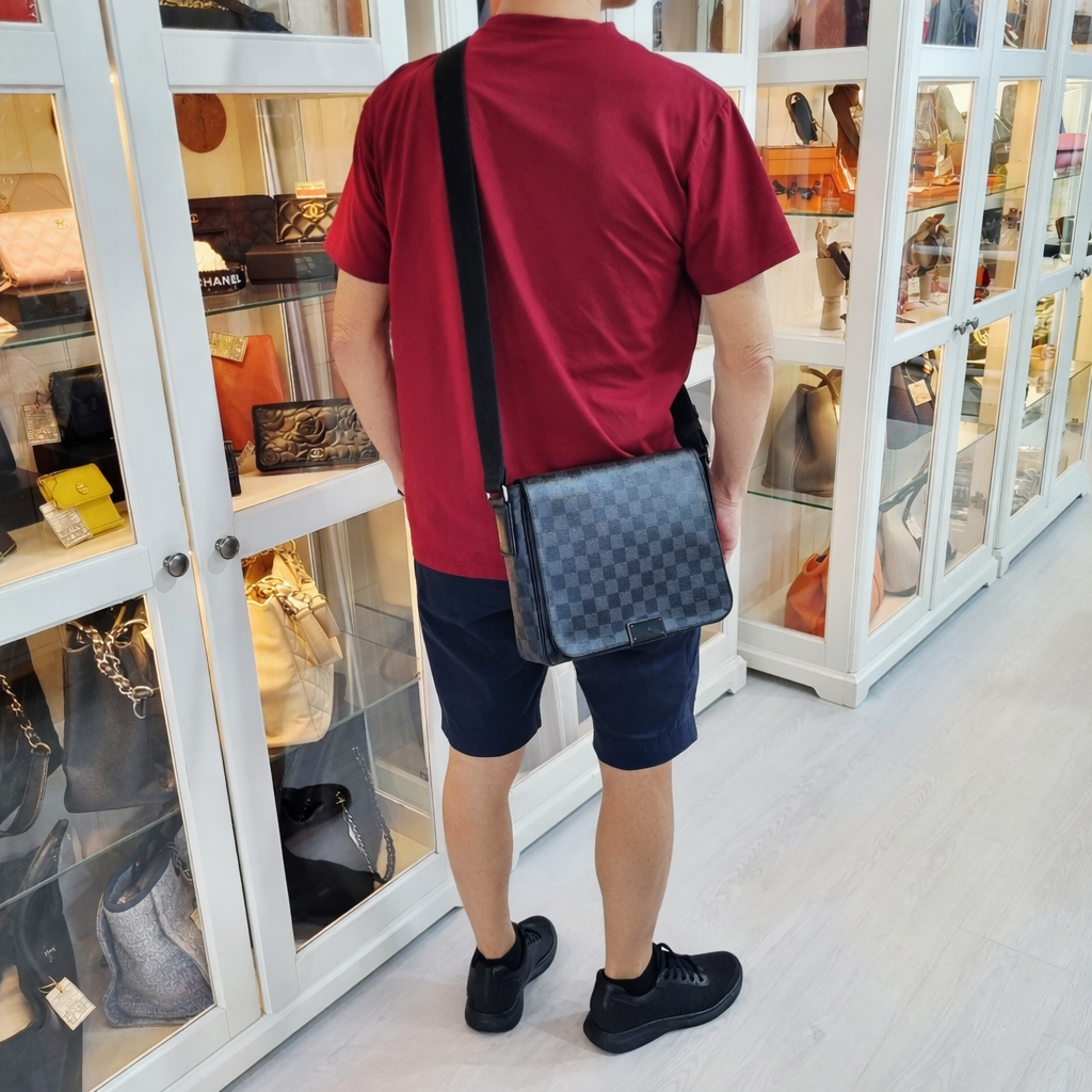 Louis Vuitton District PM Messenger Bag Damier Graphite Shw