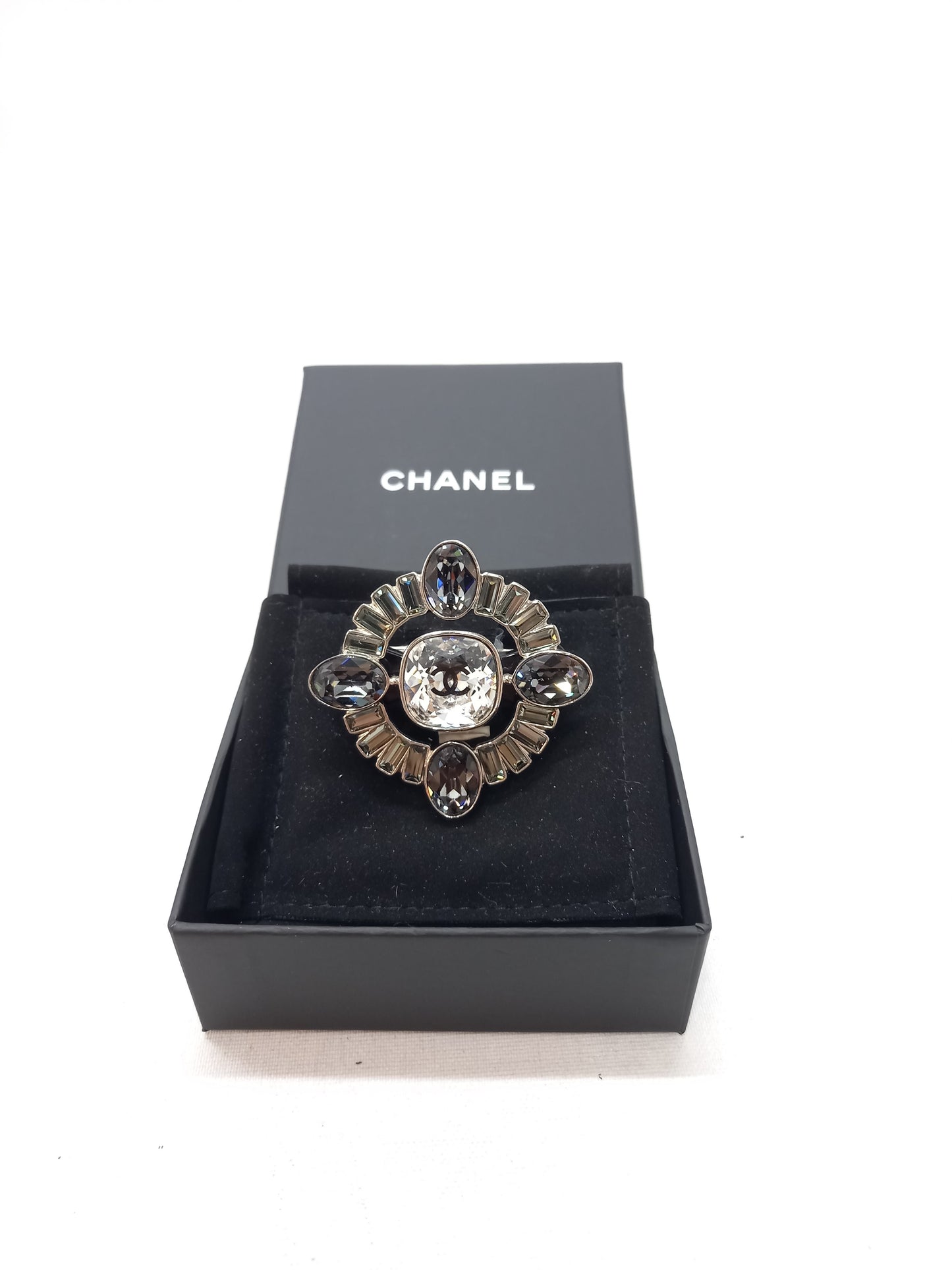 Chanel Brooch Swarosvski Crystal Shw Silver