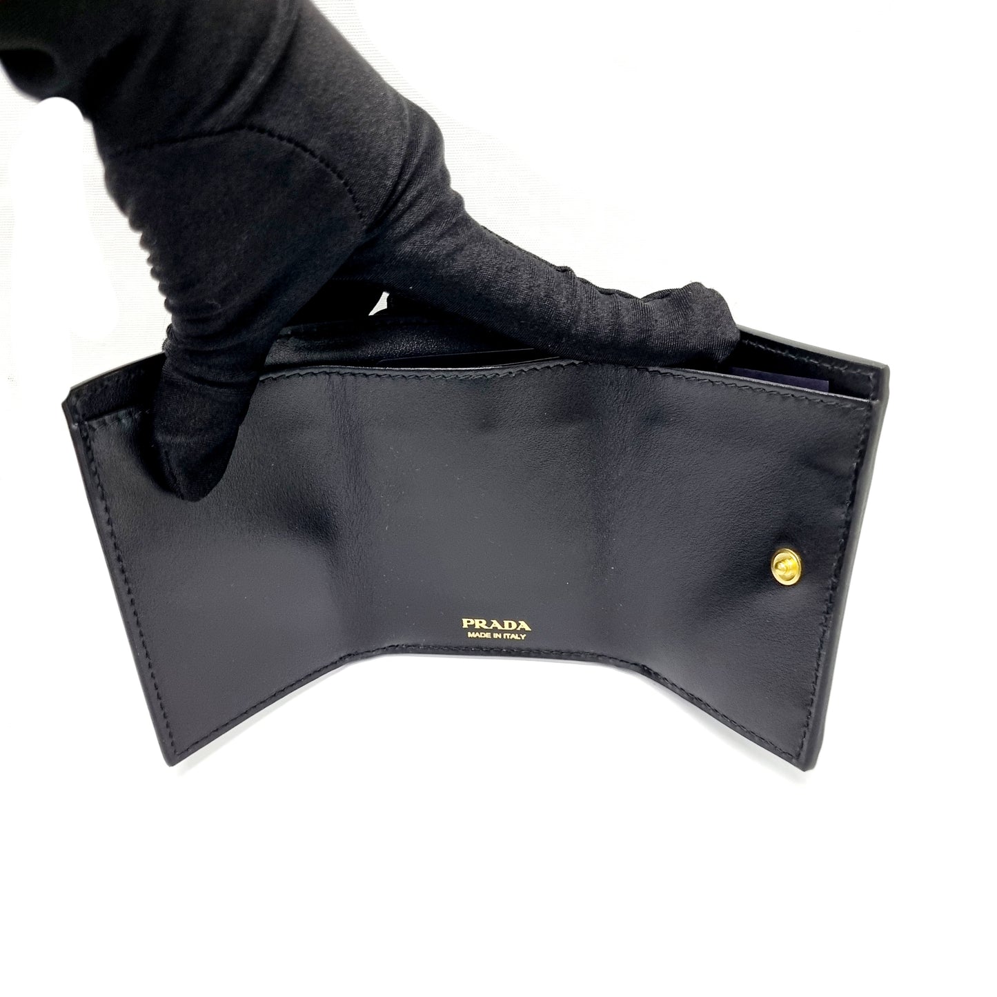 Prada 1MH021 Trifold Front Pocket Vitello Move Wallet Ghw (Black)