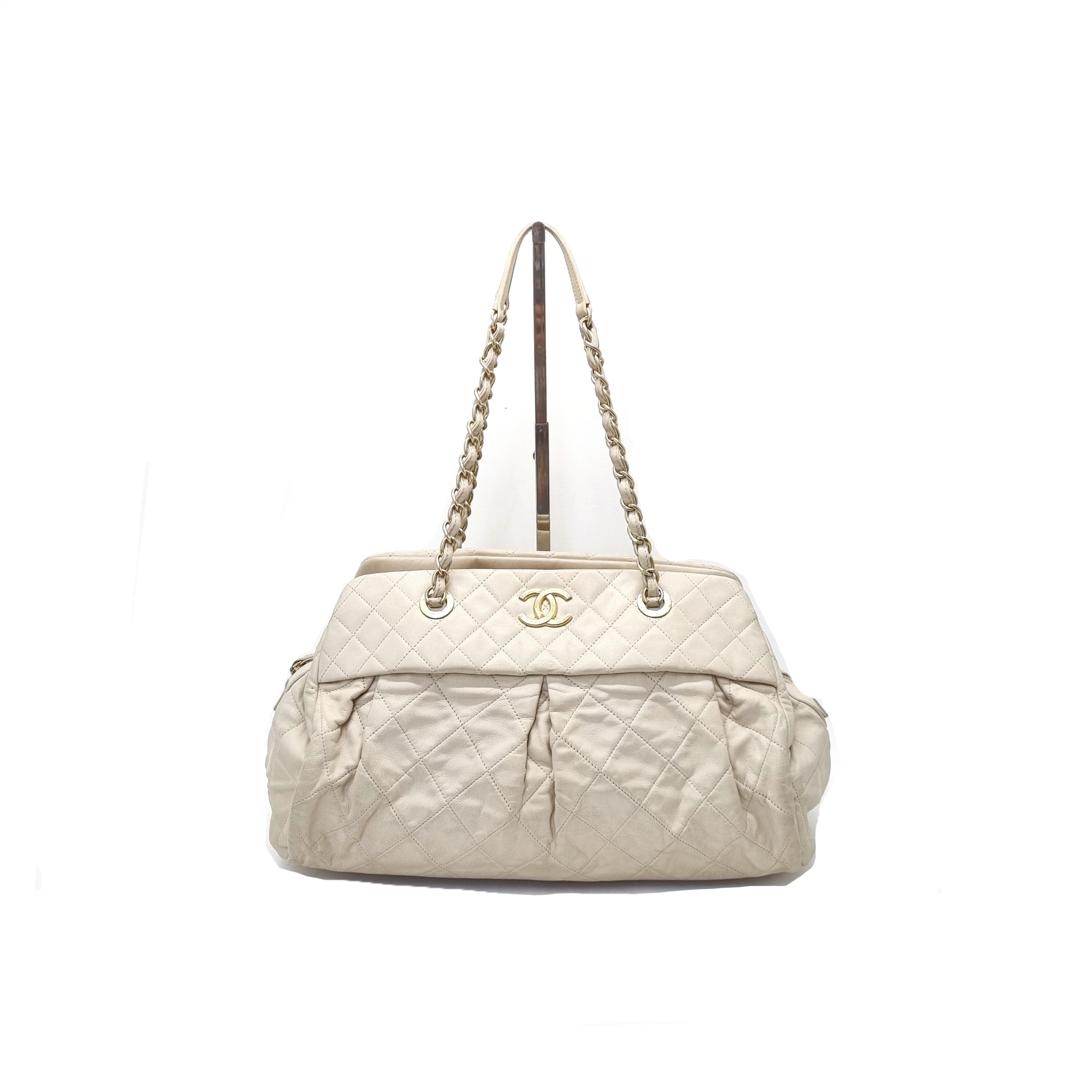 Chanel Chic Quilt Iridescent Calfskin Large Bowling Bag Ghw (Ivory)