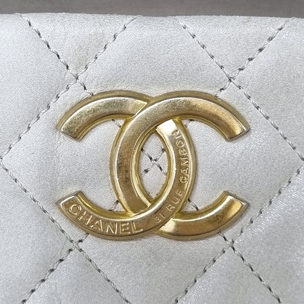 Chanel Chic Quilt Iridescent Calfskin Large Bowling Bag Ghw (Ivory)