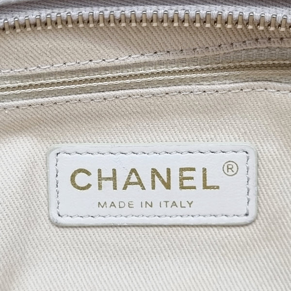 Chanel Chic Quilt Iridescent Calfskin Large Bowling Bag Ghw (Ivory)